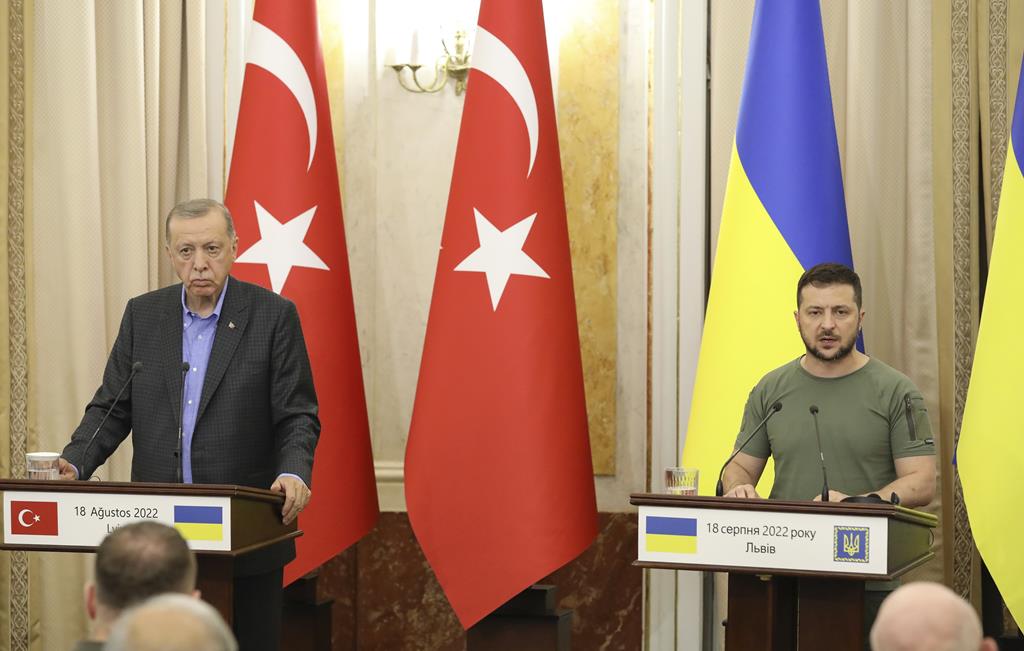 Presidente da Turquia Recep Tayyip Erdogan e o presidente da Ucrânia, Volodymyr Zelensky Foto: Mykola Tys/EPA