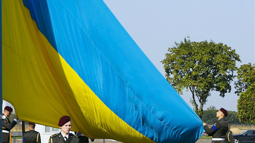 24 de Agosto - A Ucrânia celebra o Dia da Bandeira Nacional. Decorrem cerimónias em que as bandeiras são hasteadas por todo o país. Devido à atual situação no país, a maior bandeira foi hasteada na cidade de Dnipro.