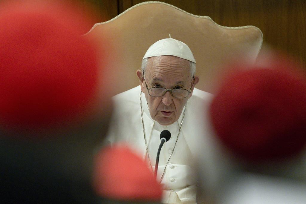 Papa Francisco encontra-se com cardeais no Vaticano em agosto de 2022. Foto: Vatican Media/EPA