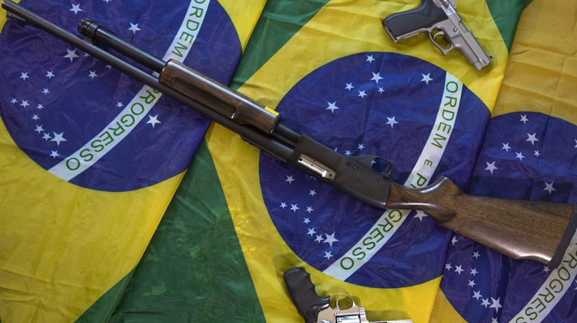 armas no Brasil - bandeira brasileira Foto: Joedson Alves/EPA