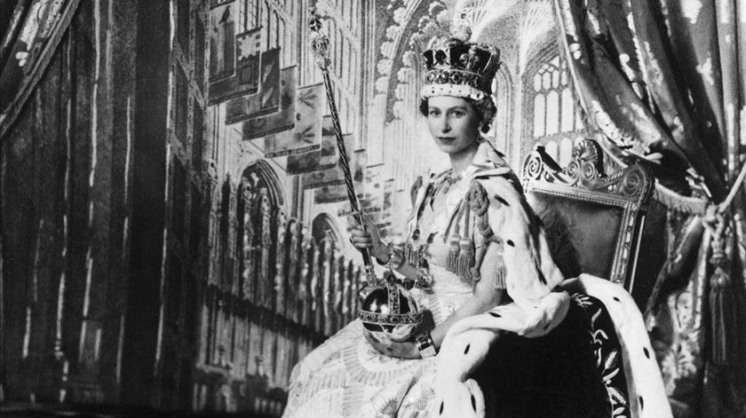 Coroação da rainha Isabel II na abadia de Westminster, a 2 de junho de 1953. Foto: Cecil Beaton/EPA