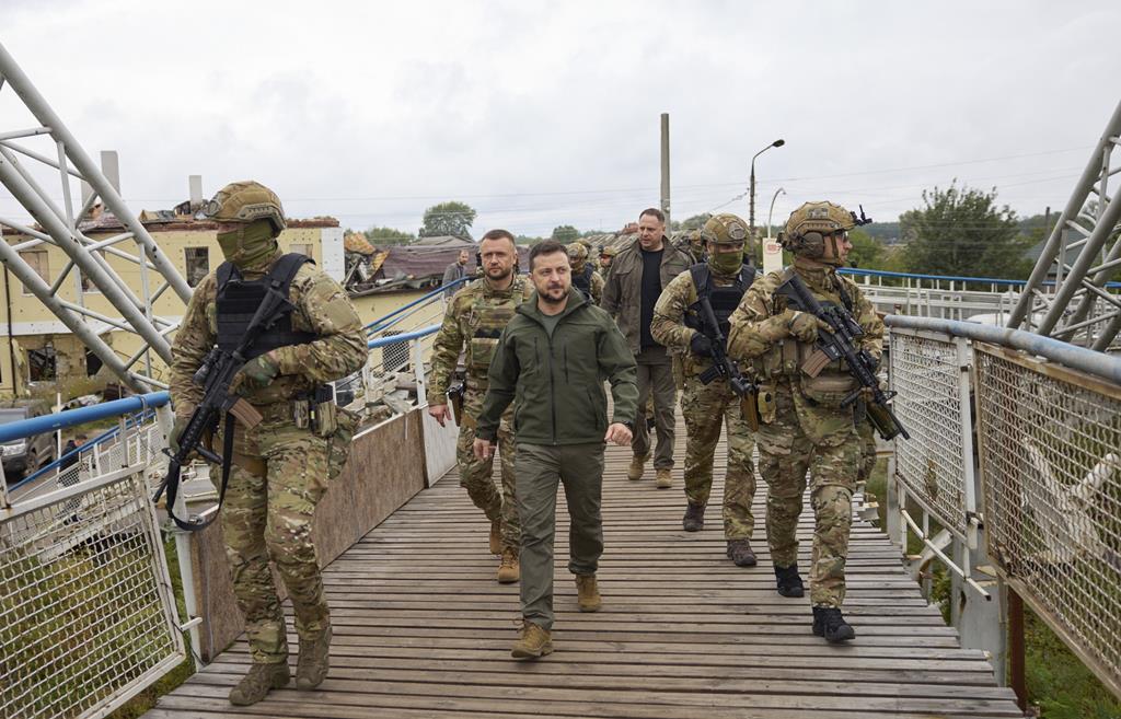 Volodymyr Zelensky em Izium, depois da Ucrânia ter recapturado a cidade. Foto: Presidential Press Service Handout Handout/EPA
