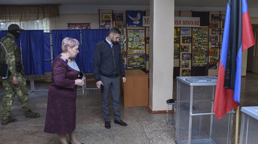Arrancam referendos sobre anexação em regiões ocupadas pela Rússia