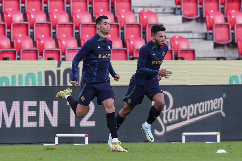 Ronaldo e Gonçalo Ramos correm pela mesma posição na seleção portuguesa Foto: Miguel A. Lopes/Lusa