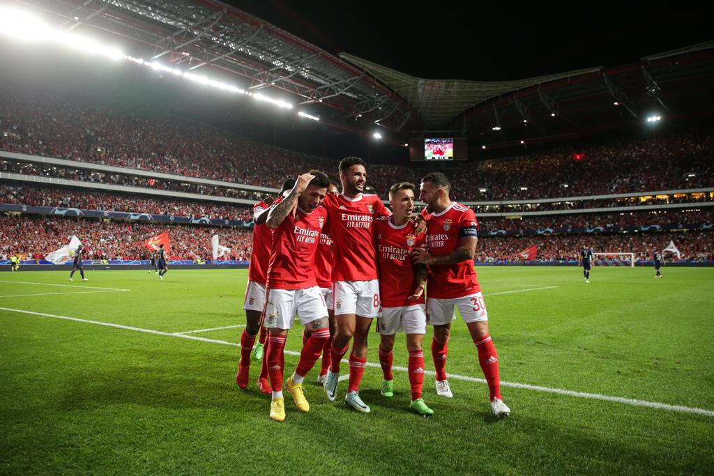 Champions: Benfica e PSG empatam em jogo com 'clima de clássico