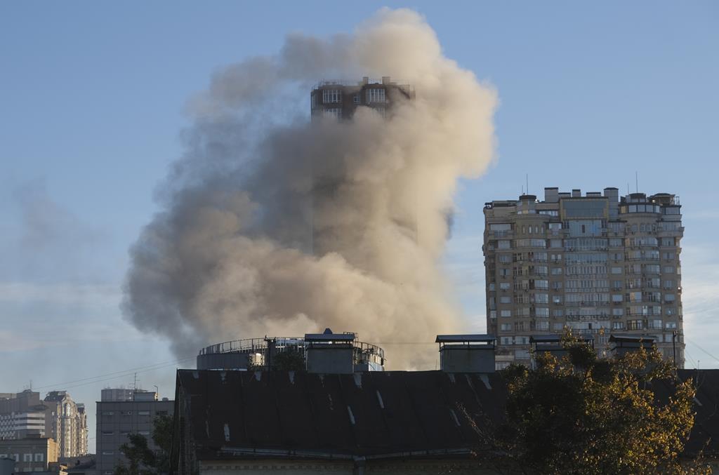 Guerra na Ucrânia. Várias explosões registadas em Kiev, na sequência de ataques com drones kamikaze. Foto: Vadym Sarakhan/EPA