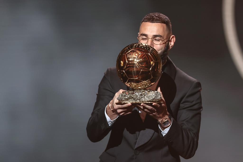 Benzema no topo dos favoritos à Bola de Ouro. Prémio é entregue esta tarde