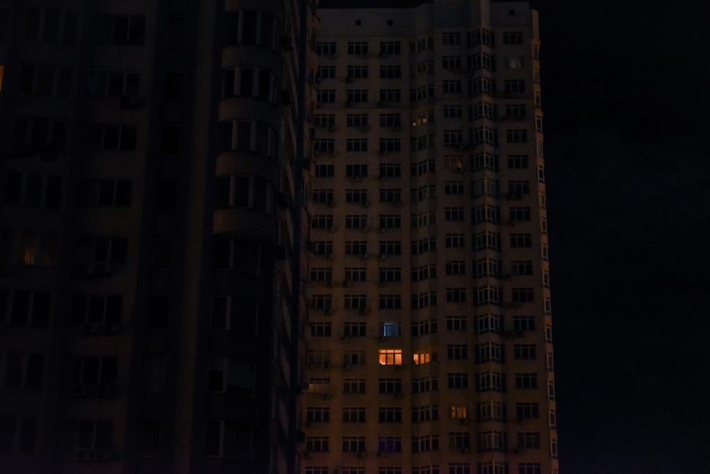 Destruição de infraestruturas energéticas deixou milhões de ucranianos sem eletricidade. Foto: Oleg Petrasyuk/EPA