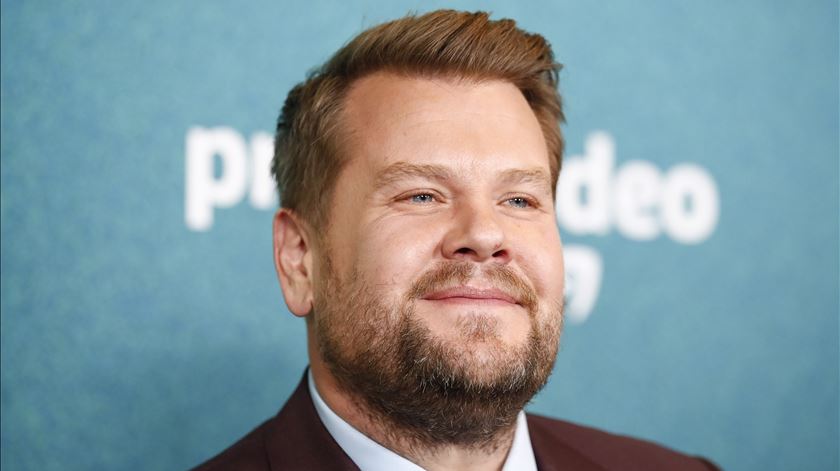 James Corden discute com funcionários de companhia aérea no aeroporto de Lisboa