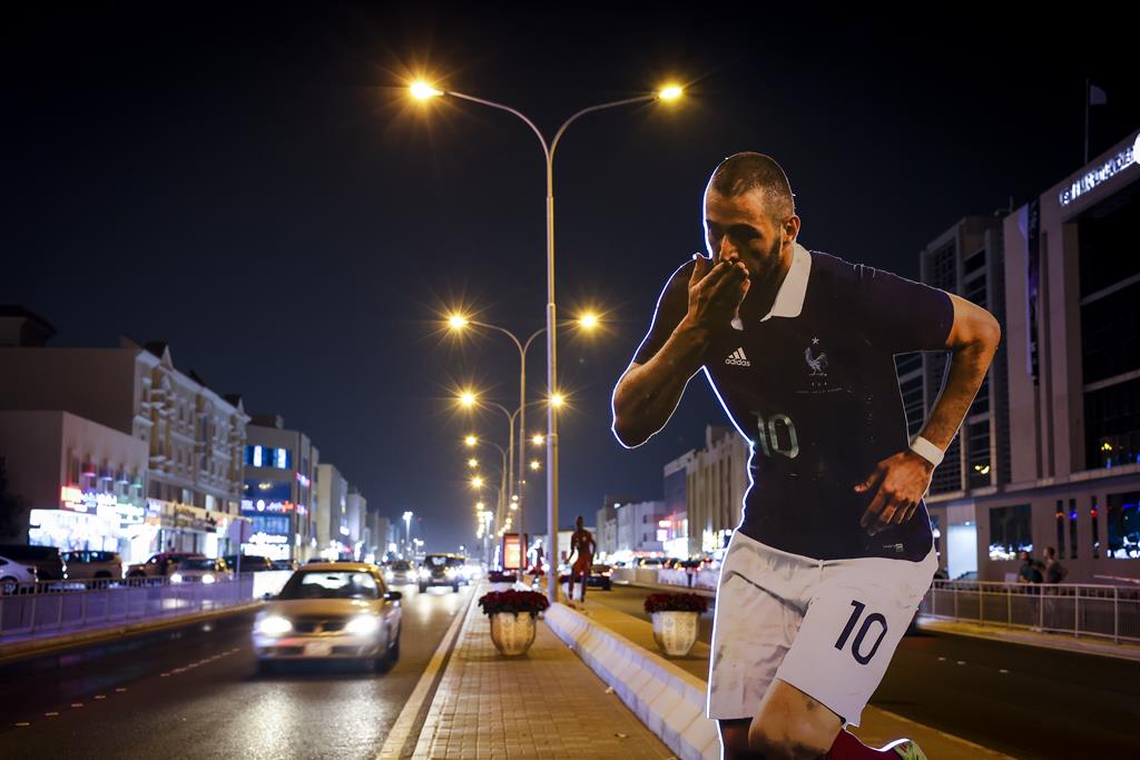 Cartaz de Benzema no Qatar, Mundial 2022. Foto: José Sena Goulão/Lusa