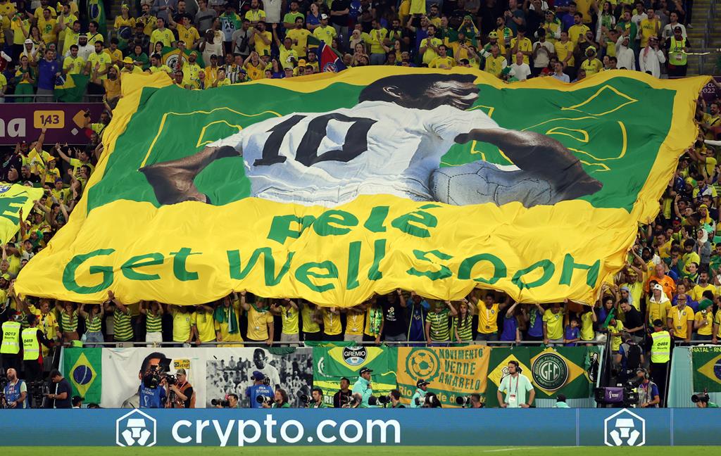 Seleção e adeptos do Brasil manifestam apoio a Pelé - Renascença