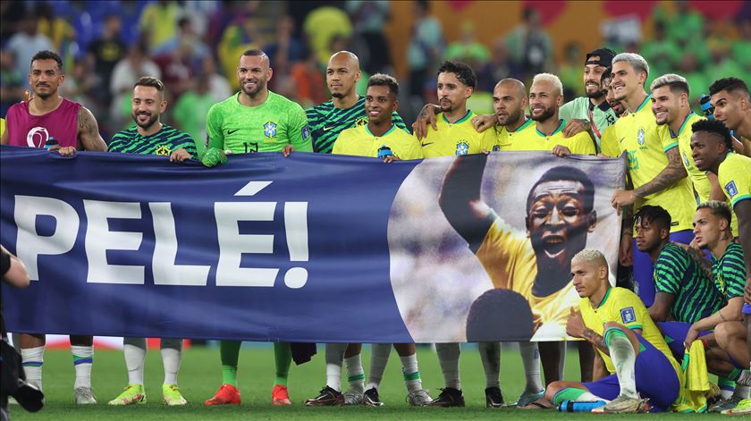 Seleção e adeptos do Brasil manifestam apoio a Pelé - Renascença