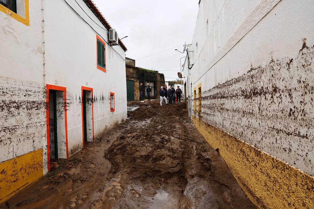 Água chegou aos dois metros de altura em Campo Maior. Foto: Nuno Veiga/EPA