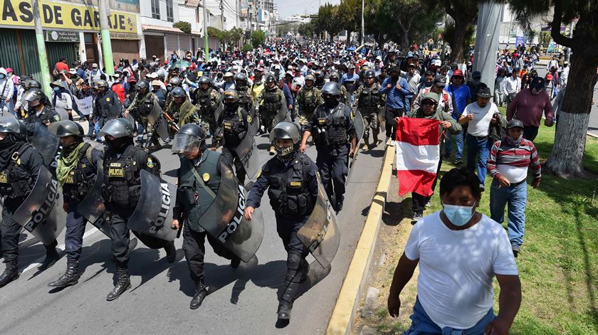 Protestos no Peru. Foto: Jose Sotomayor/EPA