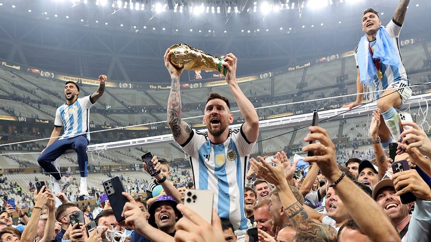 Argentina de Lionel Messi conquista Mundial de Futebol do Qatar 2022. Foto: Tolga Bozoglu/Lusa