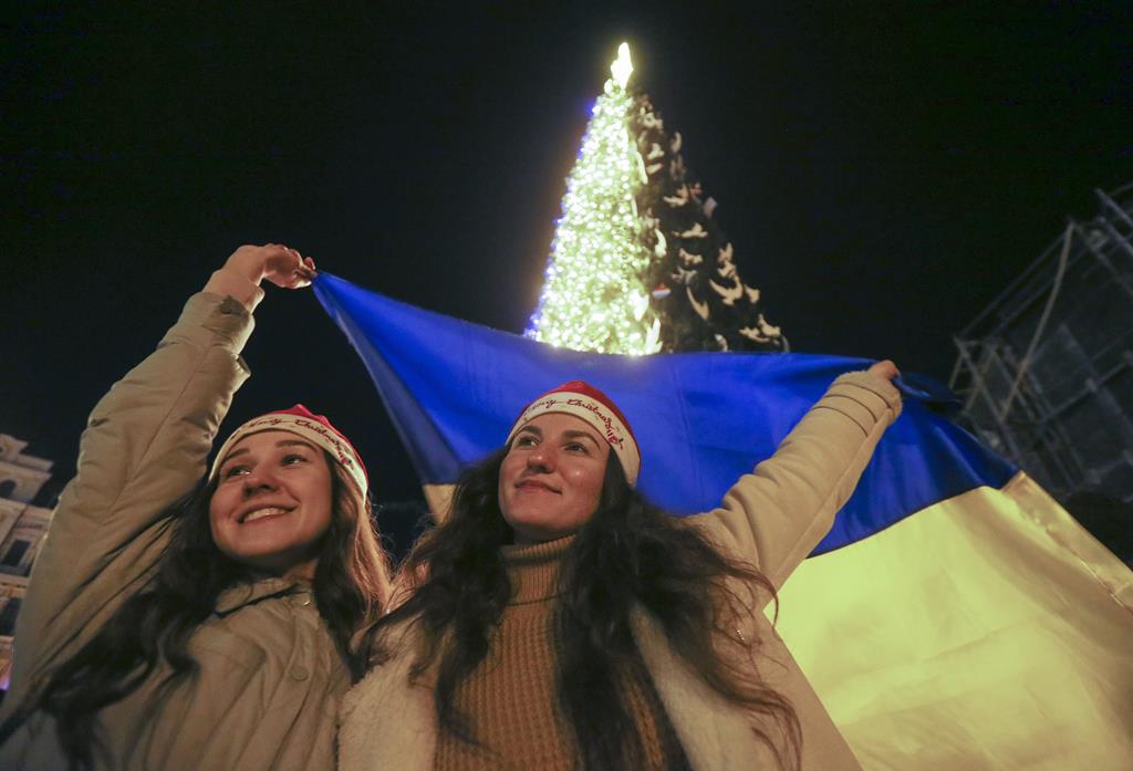 Ucranianos celebram passagem de ano em Kiev. Foto: Stepan Franko/EPA