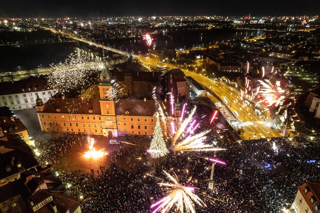 Passagem de ano em Varsóvia, na Polónia. Foto: Rafal Guz/EPA