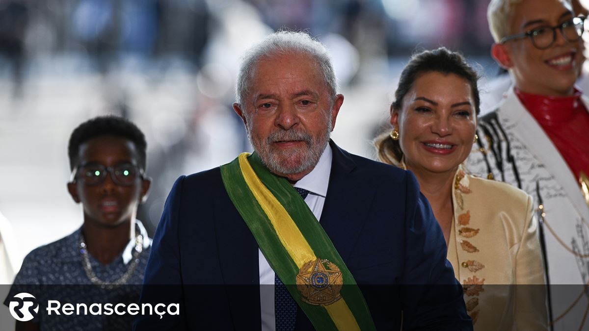 Lula dá parabéns a Montenegro e deseja "encontrá-lo pessoalmente em breve"