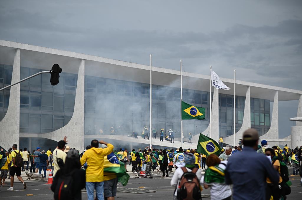 Apoiantes de Bolsonaro invadem congresso do Brasil. Foto: André Borges/EPA