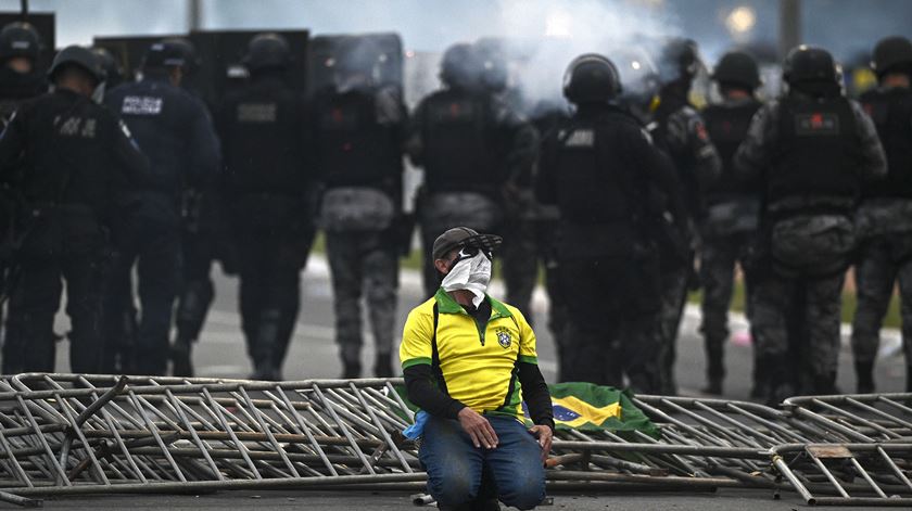 Apoiantes de Bolsonaro invadem congresso do Brasil. Foto: Andre Borges/EPA