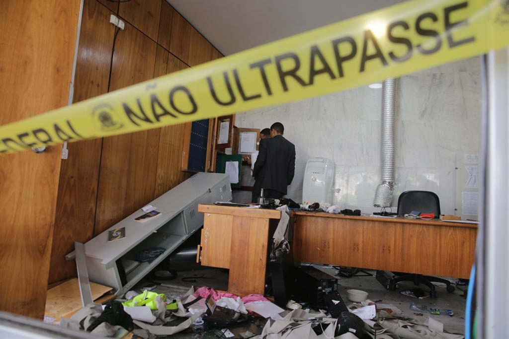 Destruição no Palácio do Planalto após ataque de apoiantes de Jair Bolsonaro. Foto: Andre Coelho/EPA