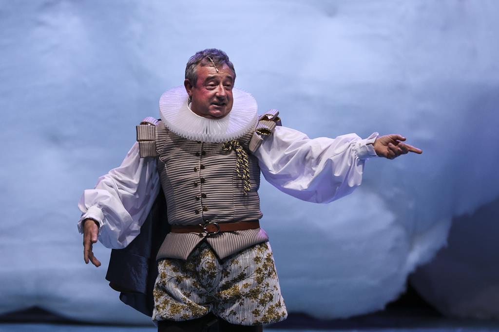 Luís Aleluia durante o ensaio de uma peça de teatro. Foto: Carlos M. Almeida/Lusa