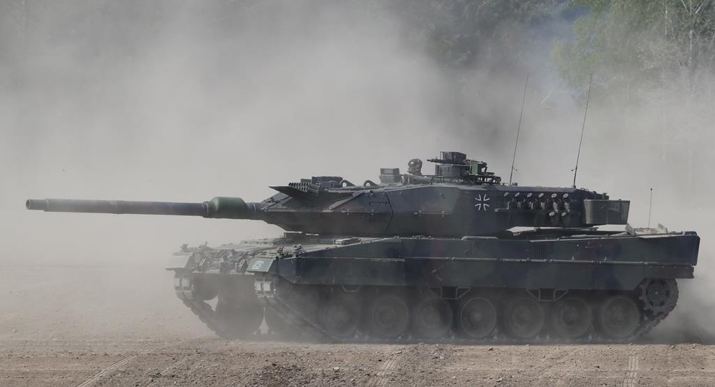 Tanque de guerra Leopard 2  Foto: Focke Strangmann/EPA