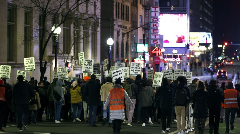 Manifestação depois da divulgação do vídeo que mostra polícias a espancarem Tyre Nichols. Boston, Massachusetts. Foto: Cj Gunther/EPA