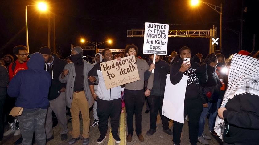 Manifestação depois da divulgação do vídeo que mostra polícias a espancarem Tyre Nichols.Memphis, Tennessee. Foto: Tannen Maury/EPA