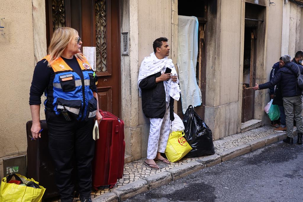 Incêndio na Mouraria em Lisboa provoca dois mortos e 14 feridos. Foto: António Cotrim/Lusa