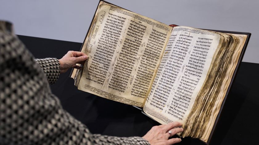 Bíblia hebraica mais antiga. Foto: Justin Lane/EPA