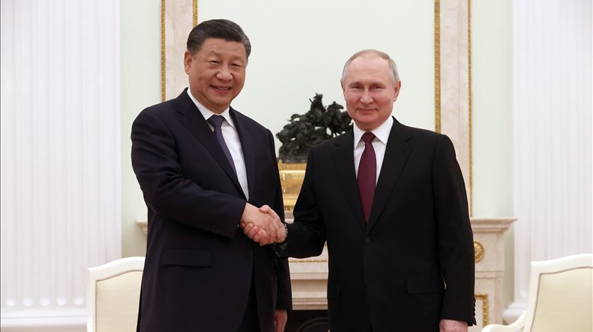 Xi Jinping visita Vladimir Putin em Moscovo Foto: Sergei Karpuhin/Sputnik/Kremlin/EPA