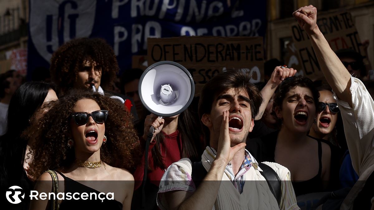 Estudantes preocupados com descongelamento das propinas após encontro com ministro