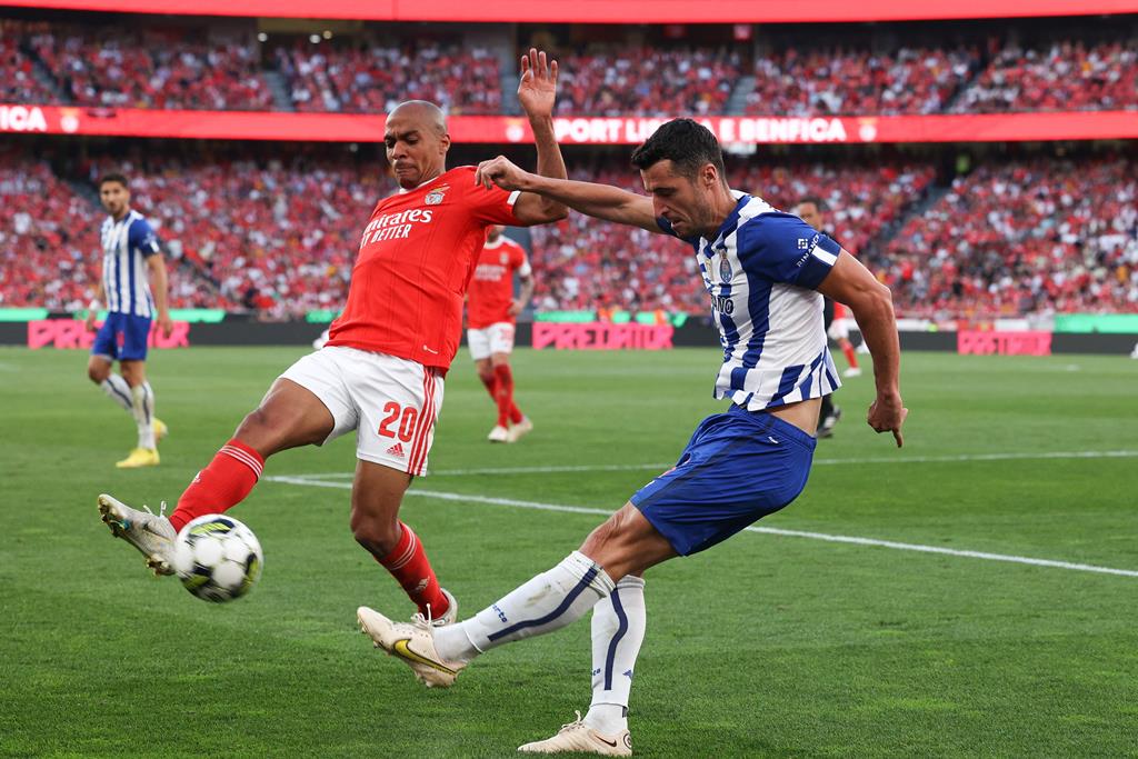 Faça as contas do título com Benfica e FC Porto - Renascença