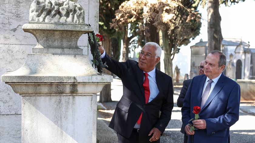 Costa homenageia Mário Soares, o socialista que "transcendeu em muito o PS"