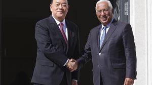 Líder de Macau espera presença de responsáveis portugueses no território