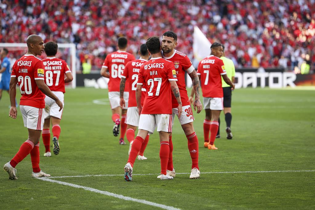 Otamendi marcou pelo Benfica ao Estoril. Foto: José Sena Goulão/Lusa