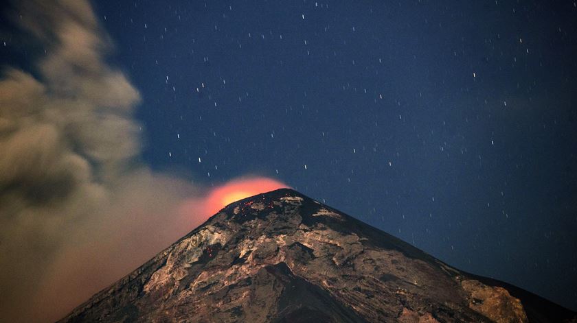 Guatemala. Erupção vulcânica leva à retirada de mais de mil habitantes. Foto: Esteban Biba/EPA