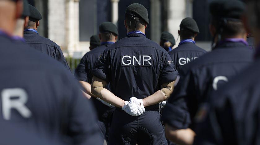 Cerca de 2.900 artigos contrafeitos são apreendidos em operação da GNR