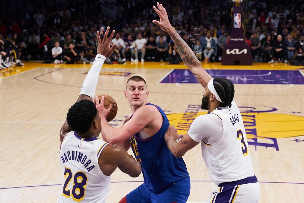 Jokic dá show, e Denver vence os Lakers no 1º jogo da final do