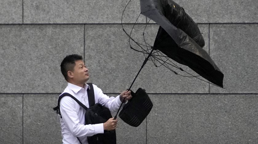 Tempestade Mawar em Tóquio, Japão. Foto: Franck Robichon/EPA