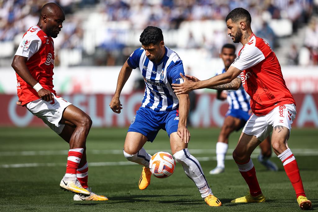 Em jogo que vale a liderança do Português, Porto recebe o Braga