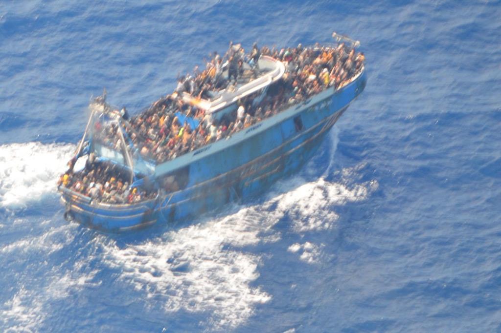 Pelo menos 79 pessoas morreram afogadas ao largo da Grécia há cerca de um mês, numa das piores tragédias de sempre no Mediterrâneo. Foto: Guarda Costeira da Grécia