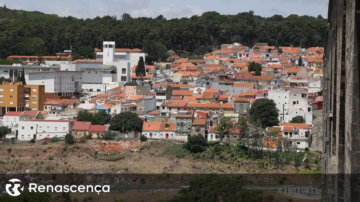 Câmara do Seixal começa a realojar 22 famílias do bairro Rio Judeu