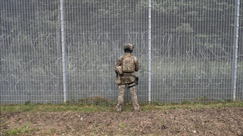 Polónia instala zona-tampão na fronteira com a Bielorrússia