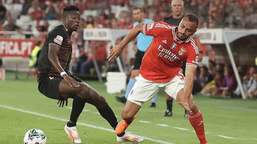 Arthur Cabral durante o Benfica vs Estrela da Amadora. Foto: Manuel De Almeida/EPA