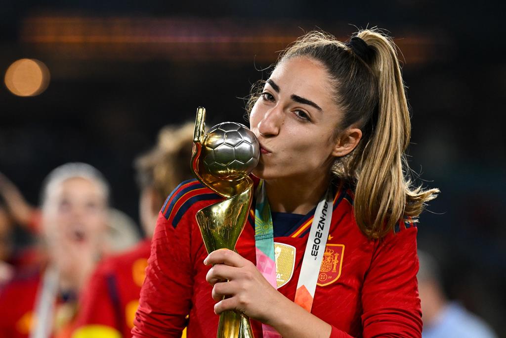 Fut Femen - Atual campeã mundial, Espanha inicia partida com 10 em