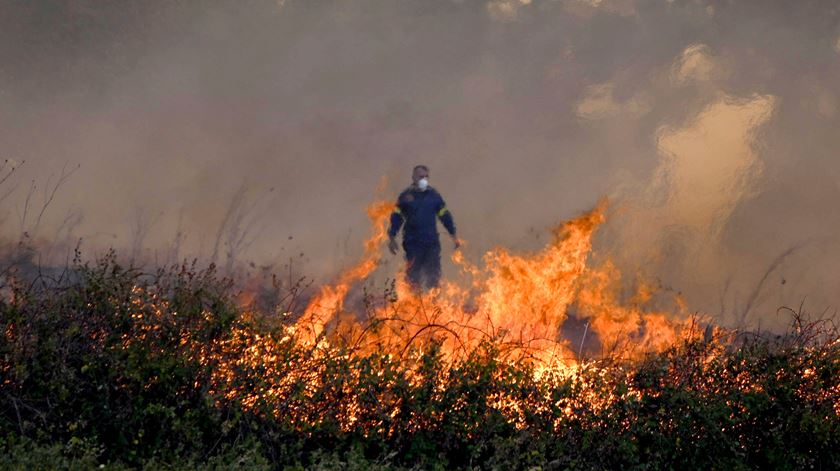 Incêndio em Alexandropólis, Grécia. Foto: Dimitris Alexoudis/EPA