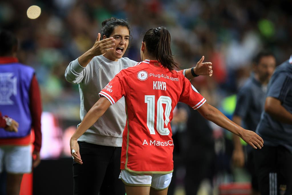 Benfica começa mal: derrota na fase de grupos da EuroCup feminina de  basquetebol