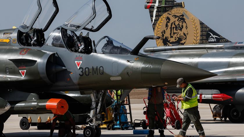Macron promete enviar caças Mirage para a Ucrânia